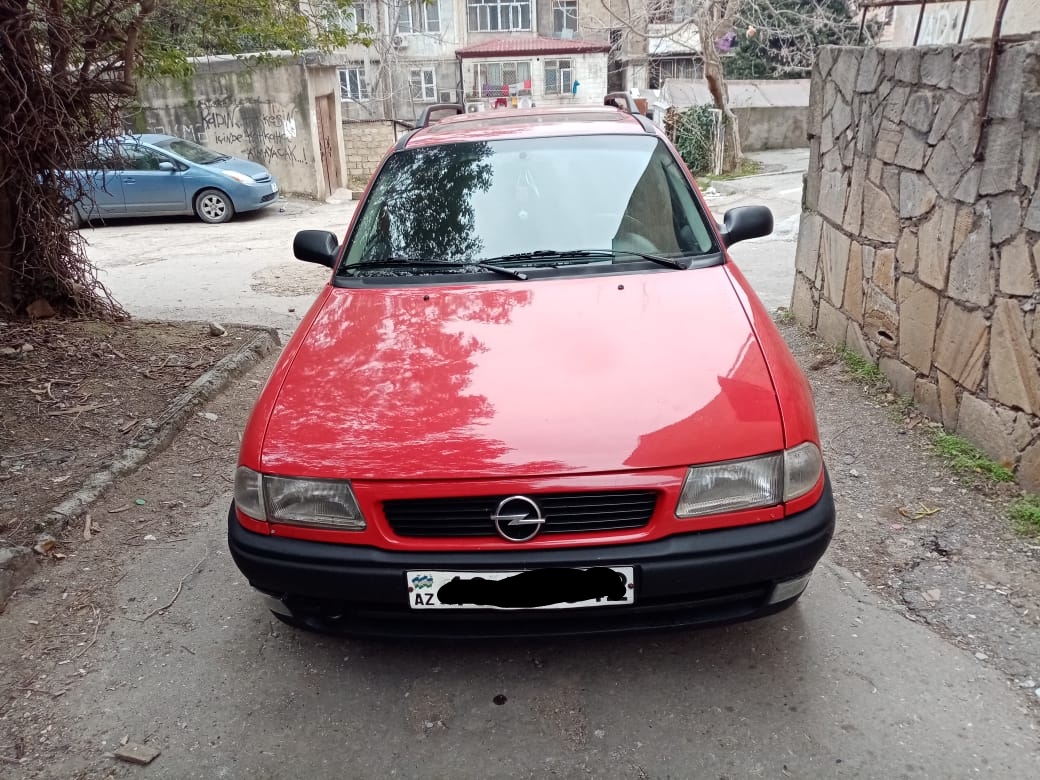 Opel Astra, 1995 il, 1.6 L, 250 000 km