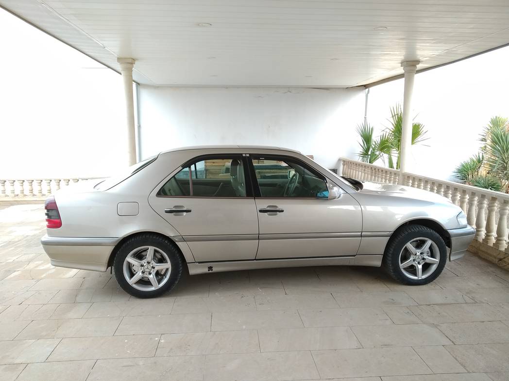 Mercedes C 230, 1999 il, 2.3 L, 240 000 km