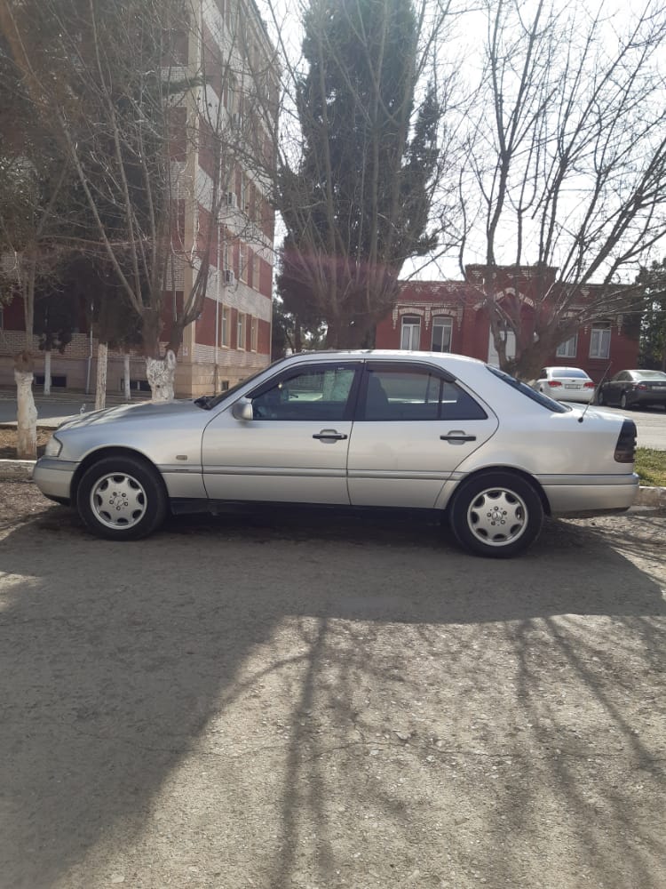 Mercedes C 200, 1995 il, 2.0 L, 419 000 km