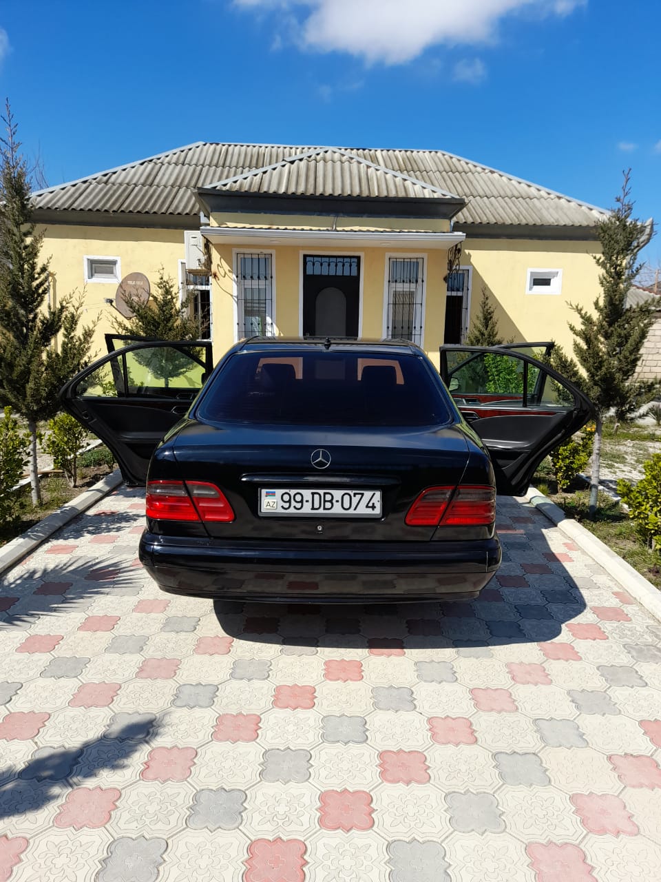Mercedes E 220, 2000 il, 2.2 L, 377 000 km