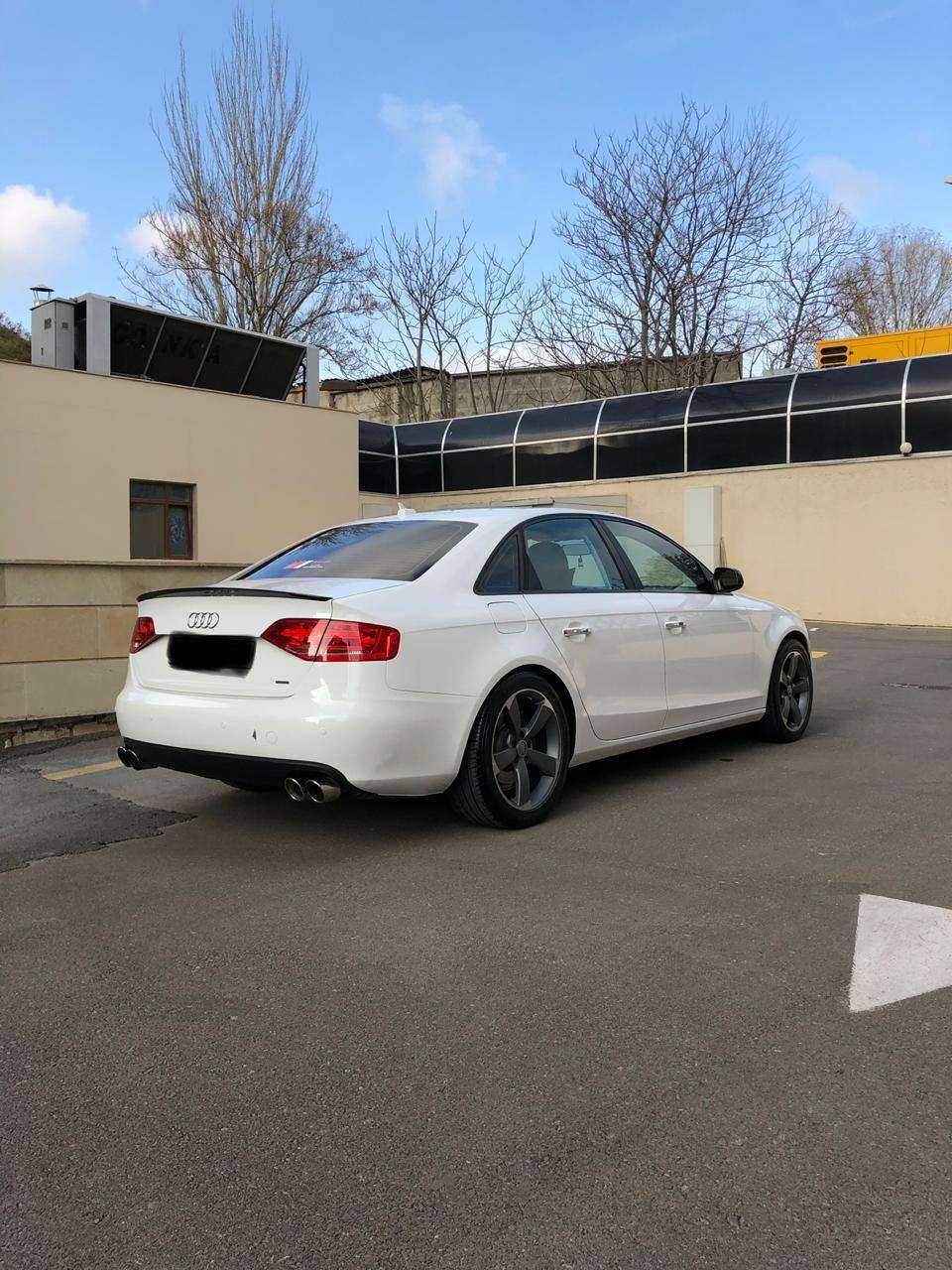 Audi A4, 2010 il, 2.0 L, 193 000 km