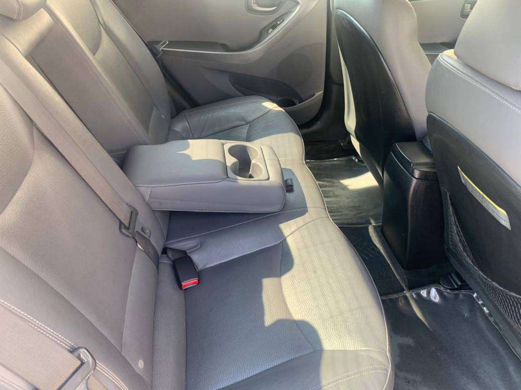 Hyundai Elantra, 2012 il, 1.8 L, 160 000 km