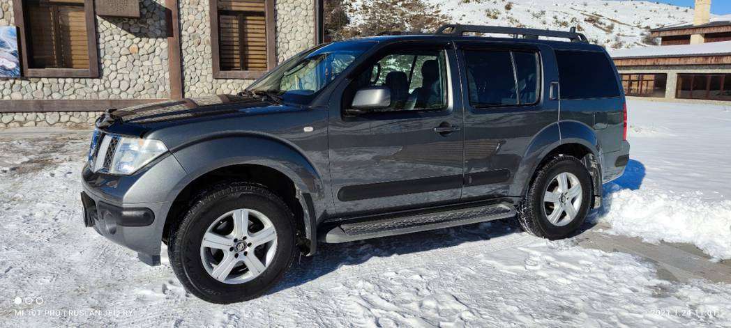 Nissan Pathfinder, 2005 il, 2.5 L, 255 000 km