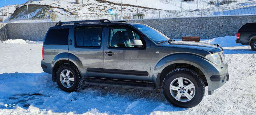 Nissan Pathfinder, 2005 il, 2.5 L, 255 000 km