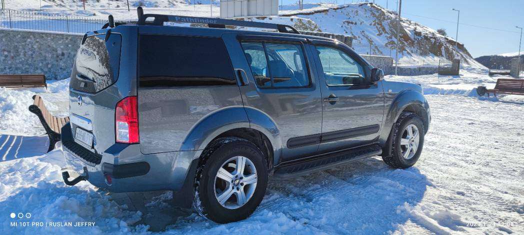 Nissan Pathfinder, 2005 il, 2.5 L, 255 000 km