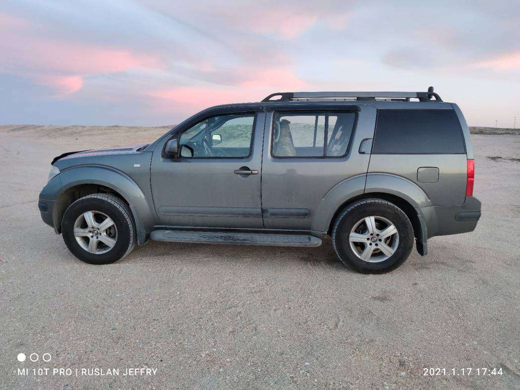 Nissan Pathfinder, 2005 il, 2.5 L, 255 000 km