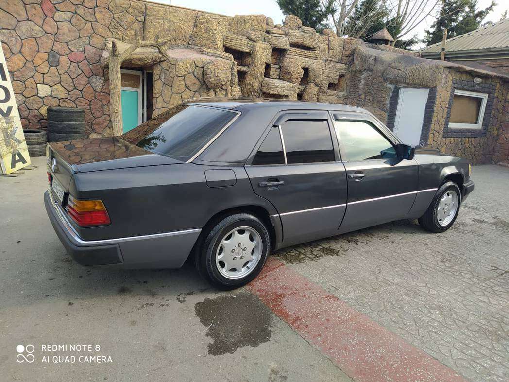Mercedes E 200, 1993 il, 2.0 L, 475 000 km