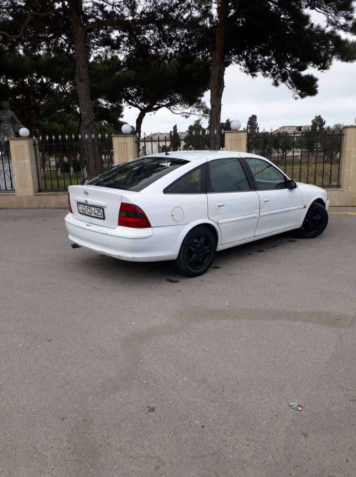 Opel Vectra, 1997 il, 2.0 L, 300 000 km