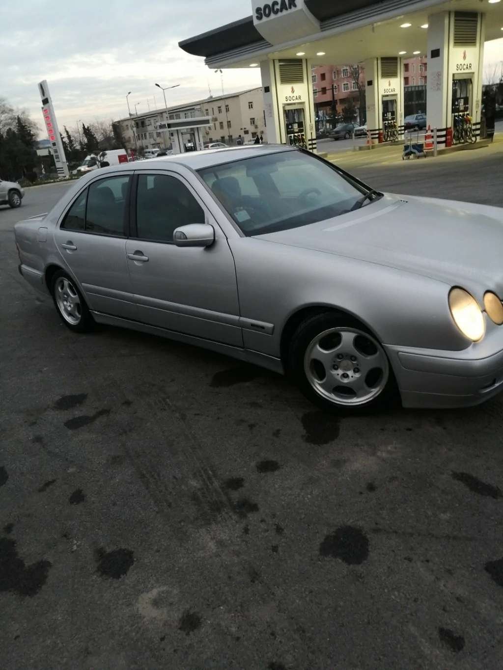 Mercedes E 220, 2001 il, 2.2 L, 450 000 km