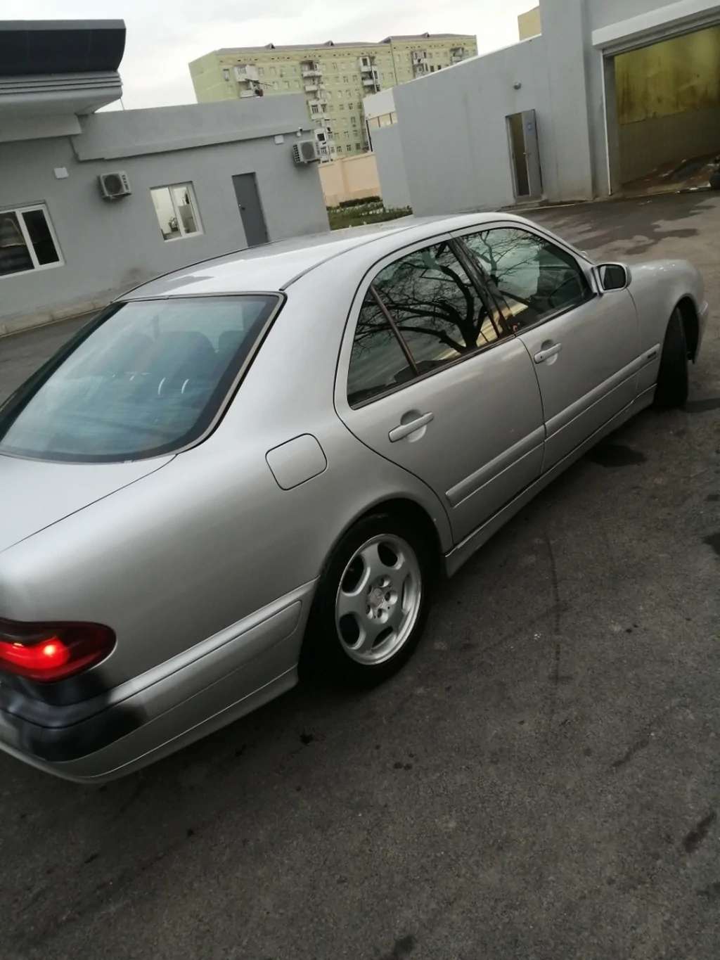 Mercedes E 220, 2001 il, 2.2 L, 450 000 km