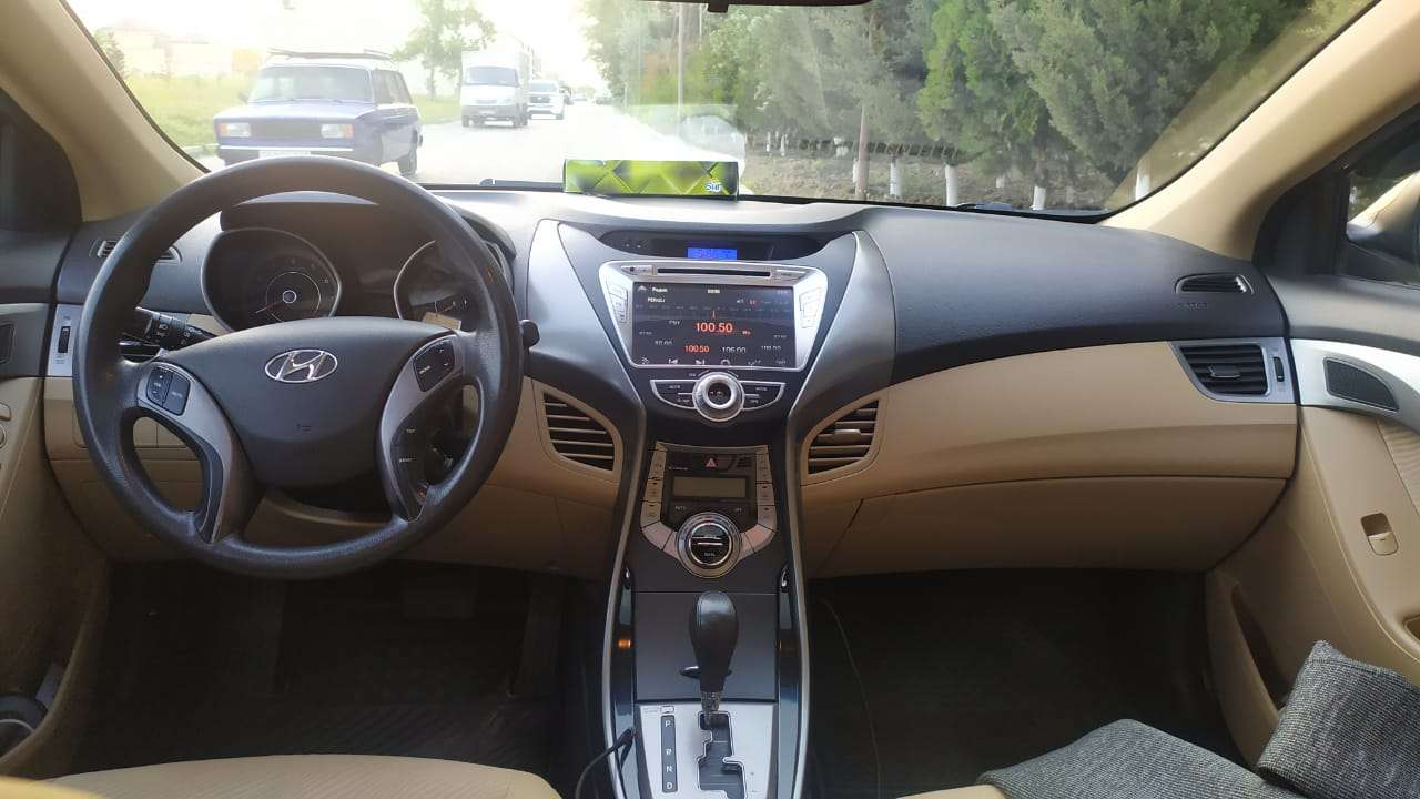 Hyundai Elantra, 2012 il, 1.6 L, 89 000 km