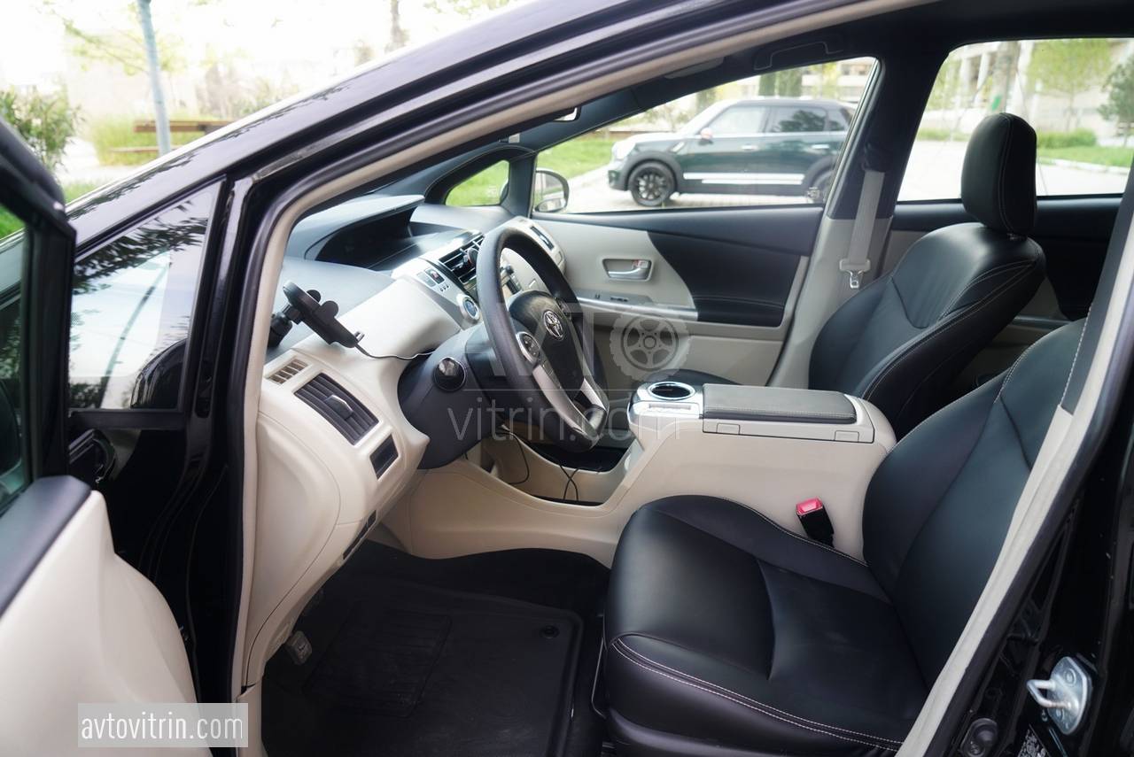 Toyota Prius V, 2014 il, 1.8 L, 115 872 km