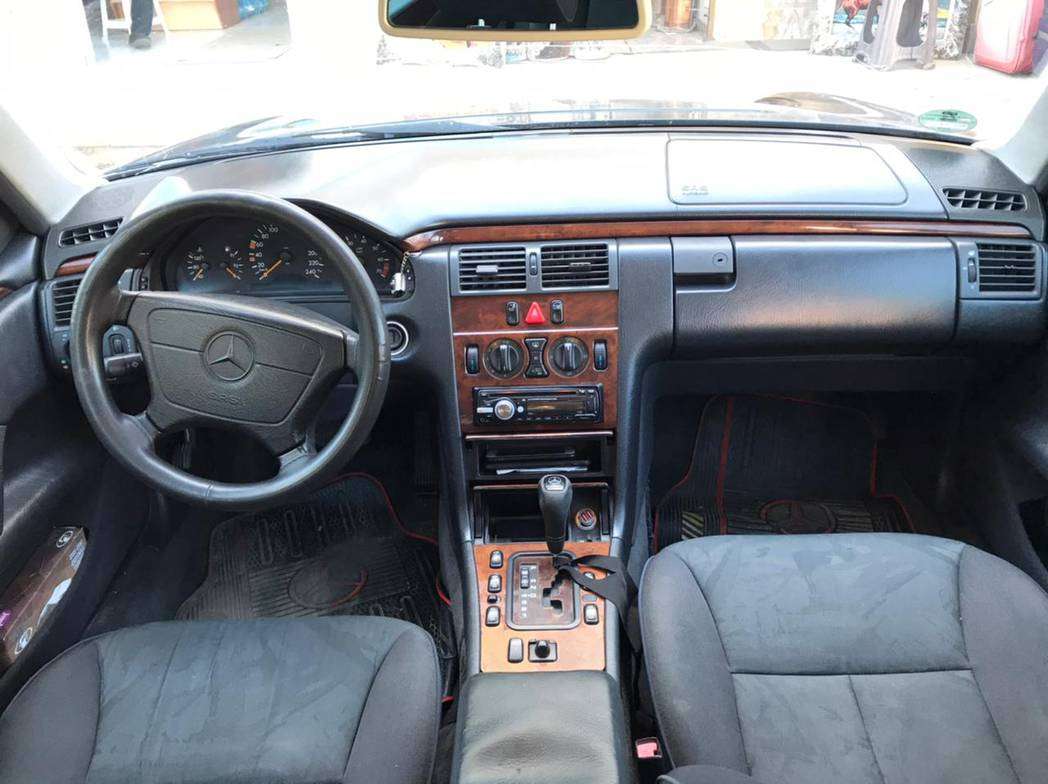Mercedes E 240, 1998 il, 2.4 L, 474 000 km
