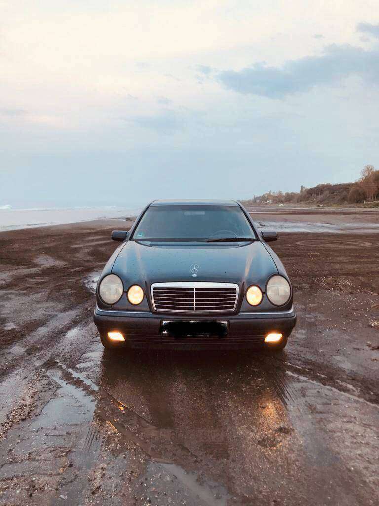 Mercedes E 240, 1998 il, 2.4 L, 474 000 km