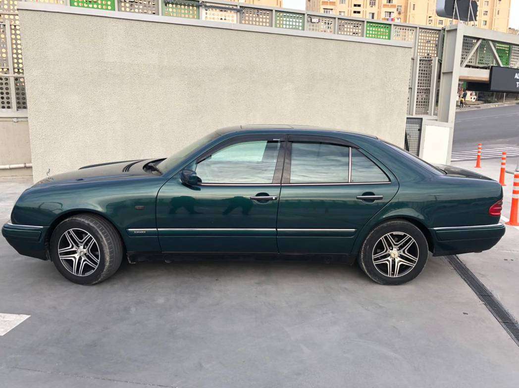 Mercedes E 240, 1998 il, 2.4 L, 280 000 km