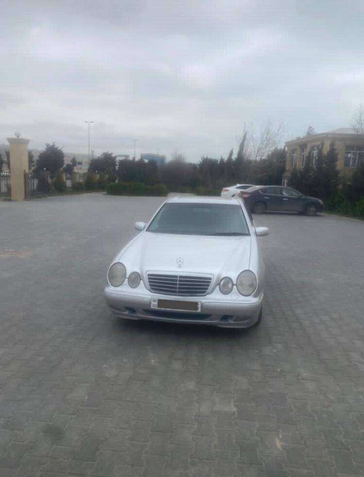 Mercedes E 320, 2001 il, 3.2 L, 300 000 km