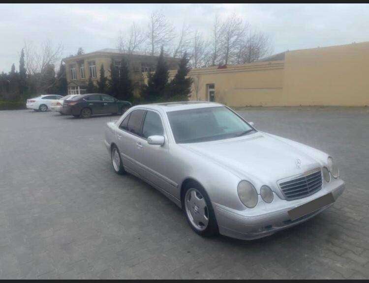 Mercedes E 320, 2001 il, 3.2 L, 300 000 km