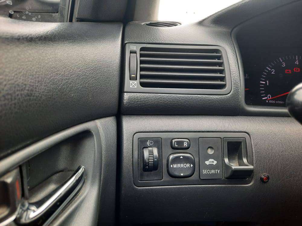 Toyota Corolla, 2005 il, 1.4 L, 179 000 km