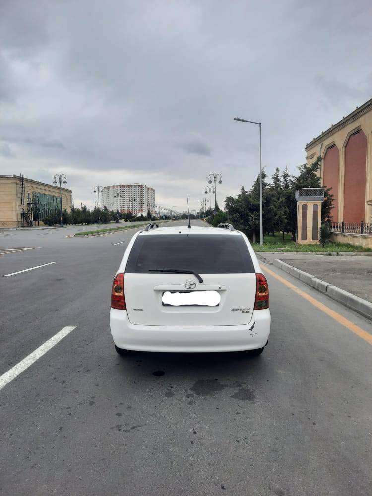 Toyota Corolla, 2005 il, 1.4 L, 179 000 km