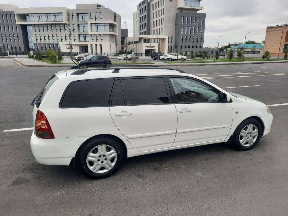 Toyota Corolla, 2005 il, 1.4 L, 179 000 km