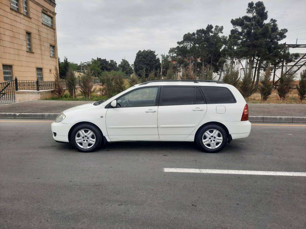 Toyota Corolla, 2005 il, 1.4 L, 179 000 km