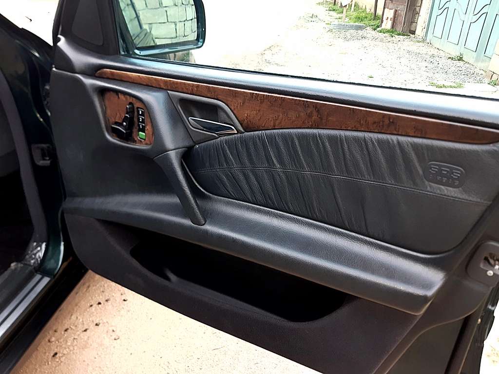 Mercedes E 240, 1999 il, 0.25 L, 260 km