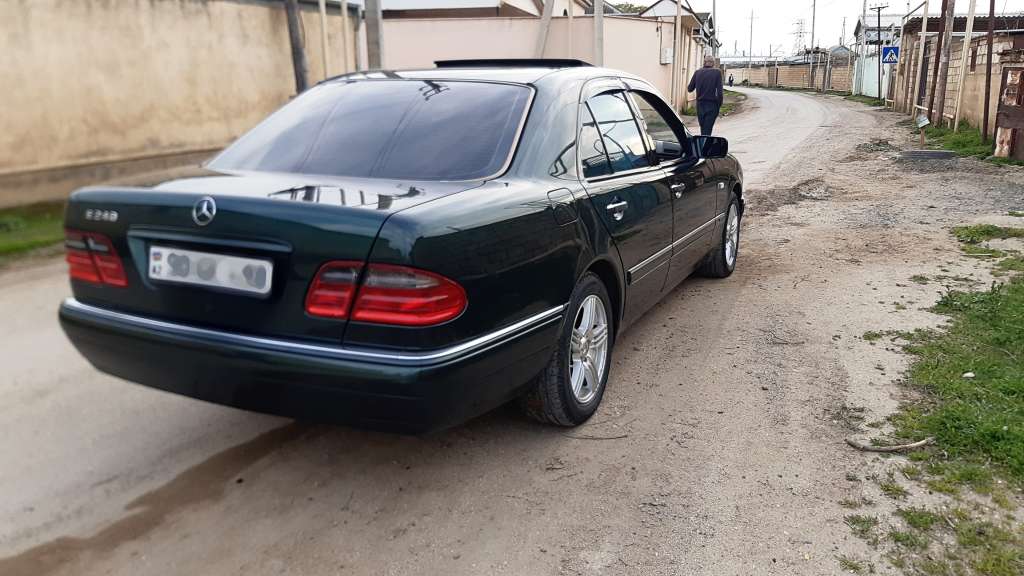 Mercedes E 240, 1999 il, 0.25 L, 260 km