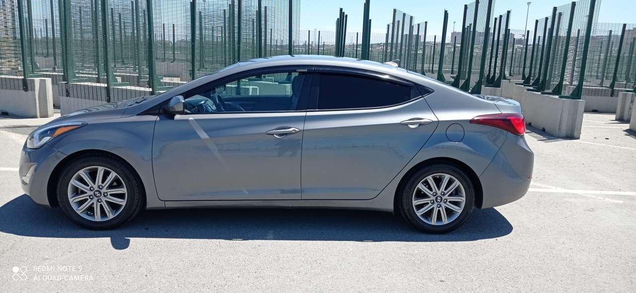 Hyundai Elantra, 2014 il, 1.8 L, 129 000 km