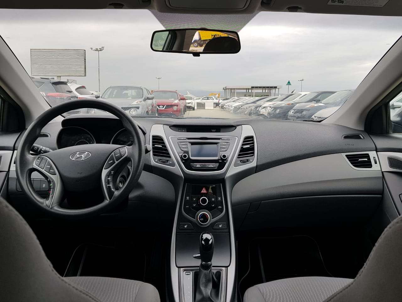 Hyundai Elantra, 2014 il, 1.8 L, 129 000 km