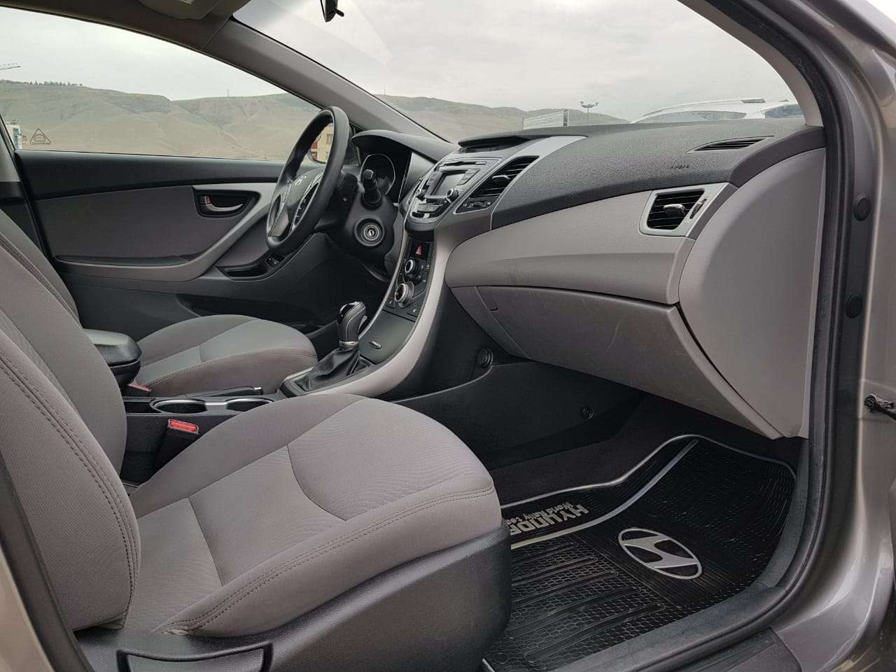 Hyundai Elantra, 2014 il, 1.8 L, 129 000 km