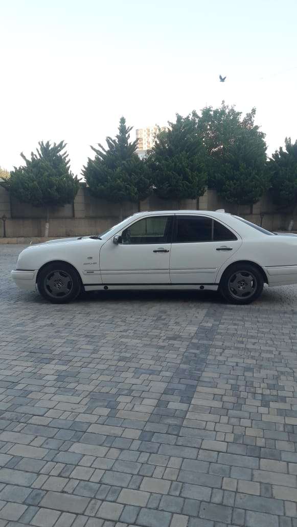 Mercedes E 200, 1996 il, 2.0 L, 56 000 km
