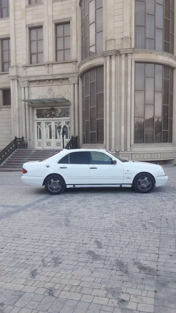 Mercedes E 200, 1996 il, 2.0 L, 56 000 km
