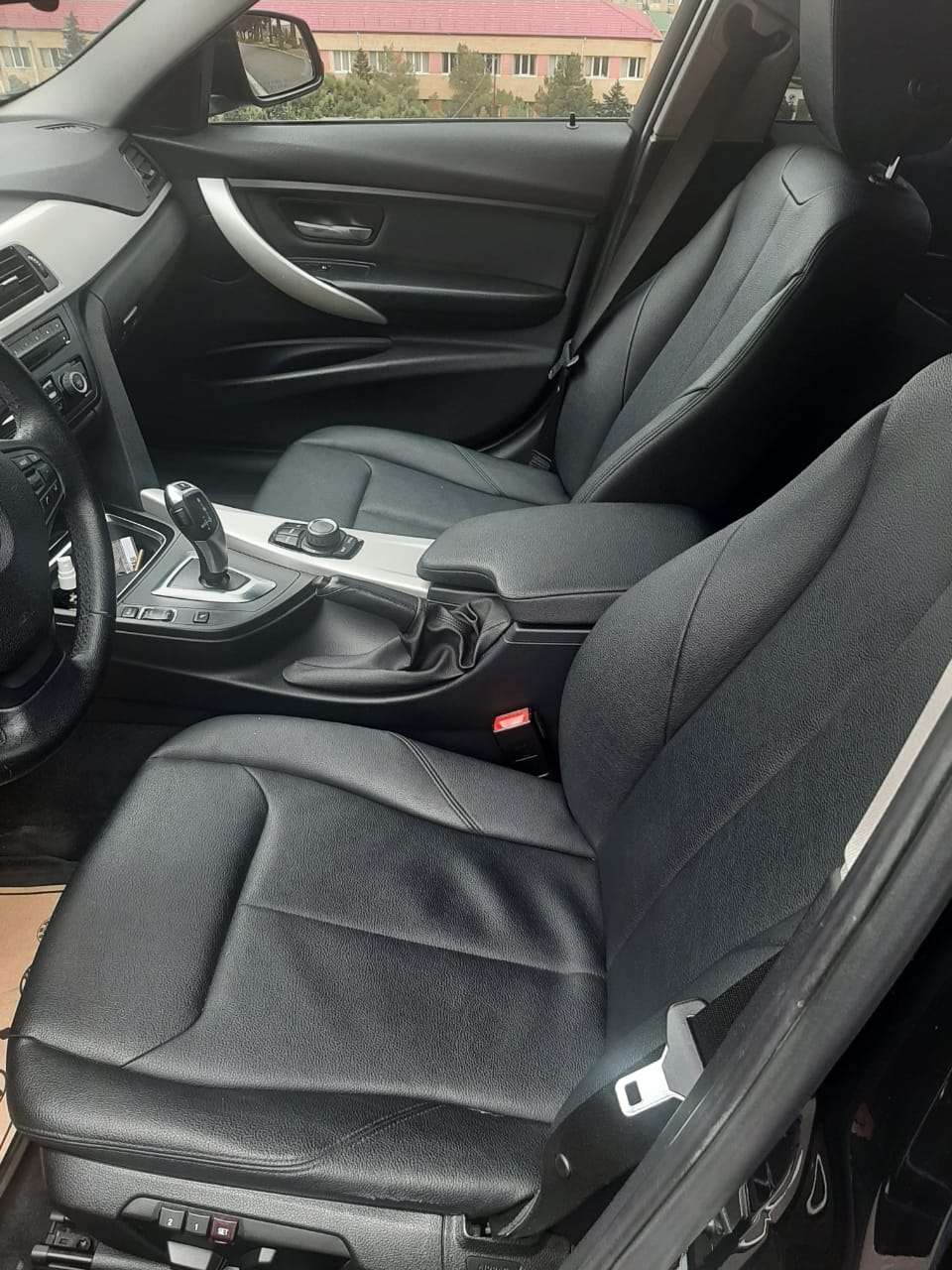 BMW 320, 2015 il, 2.0 L, 210 000 km