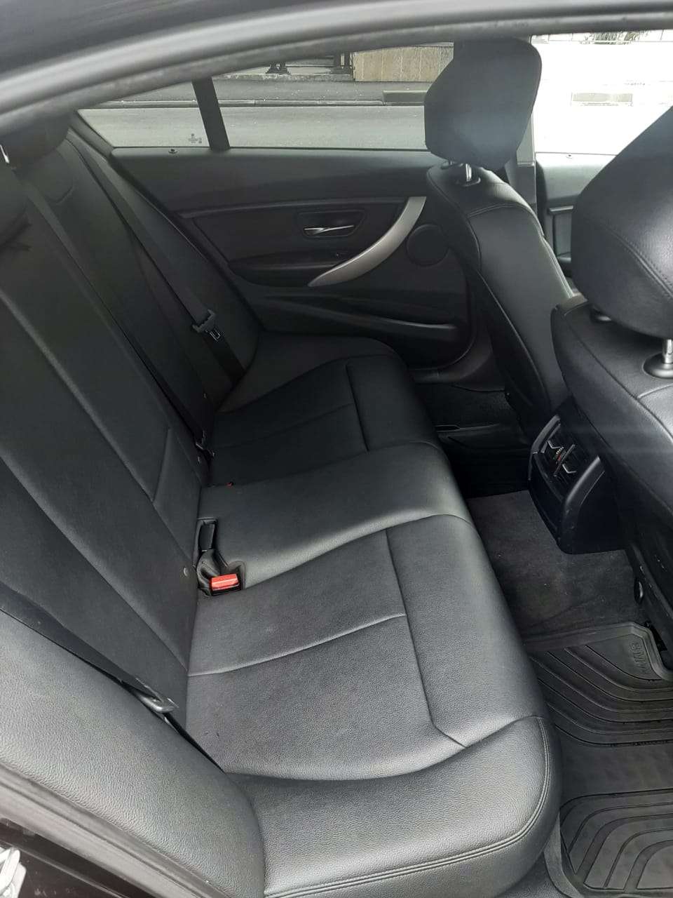 BMW 320, 2015 il, 2.0 L, 210 000 km