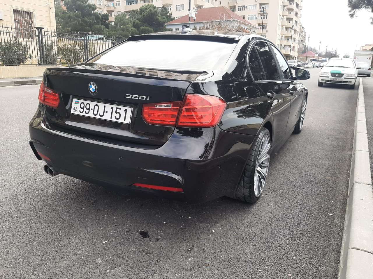 BMW 320, 2015 il, 2.0 L, 210 000 km