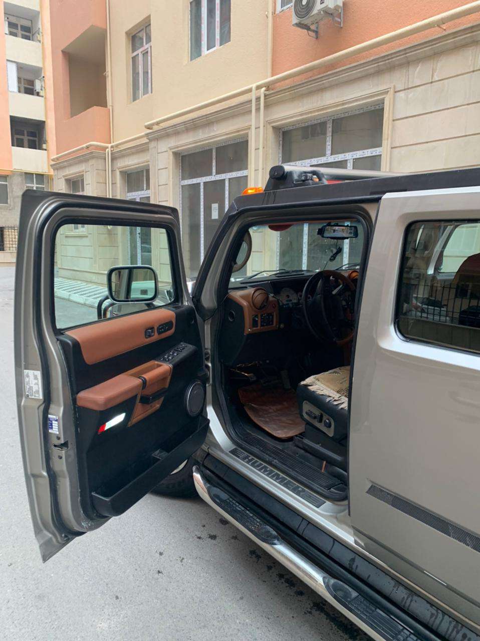 Hummer H2, 2003 il, 6.0 L, 180 000 km
