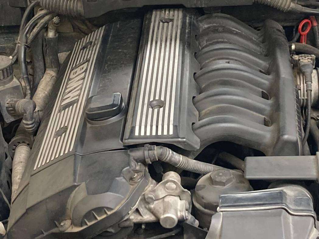 BMW 320, 1996 il, 2.0 L, 442 000 km