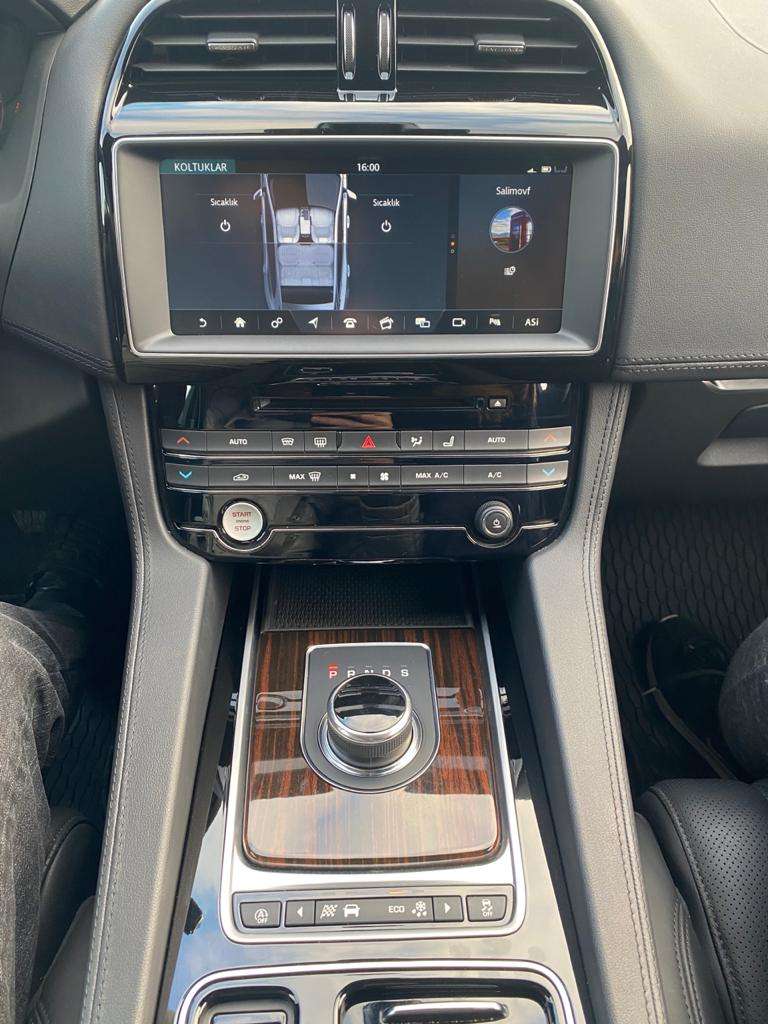 Jaguar F-Pace, 2018 il, 2.0 L, 12 000 km