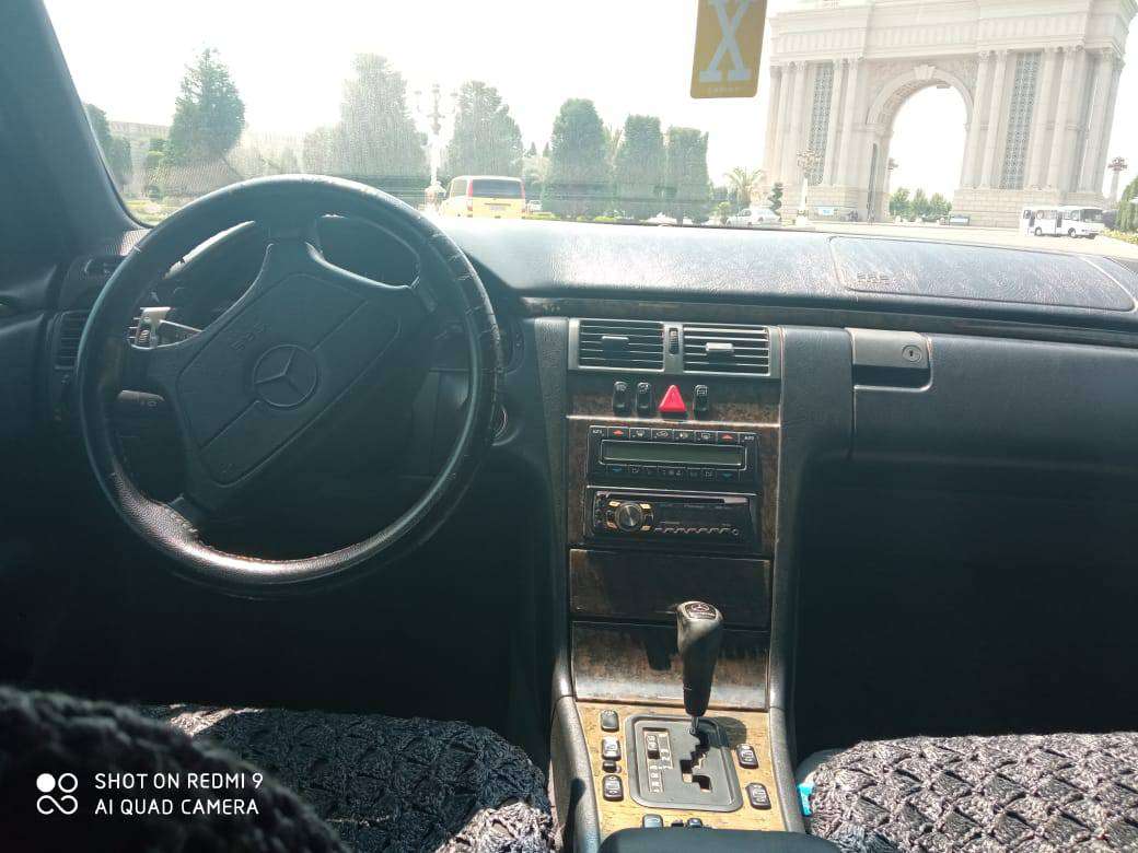 Mercedes E 200, 1998 il, 2.0 L, 303 000 km