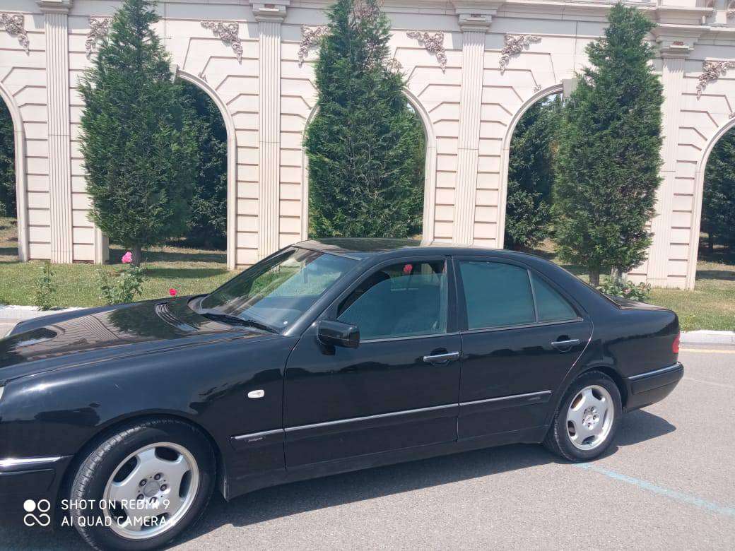 Mercedes E 200, 1998 il, 2.0 L, 303 000 km