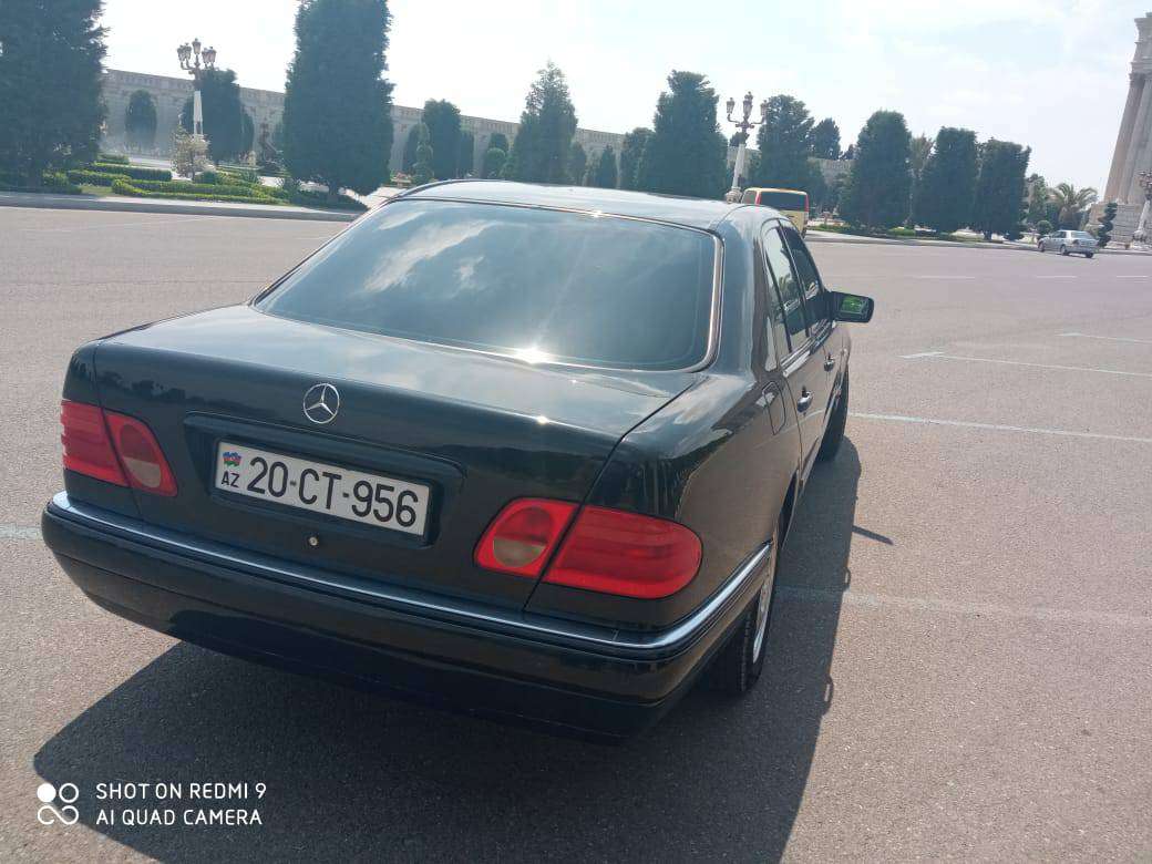 Mercedes E 200, 1998 il, 2.0 L, 303 000 km