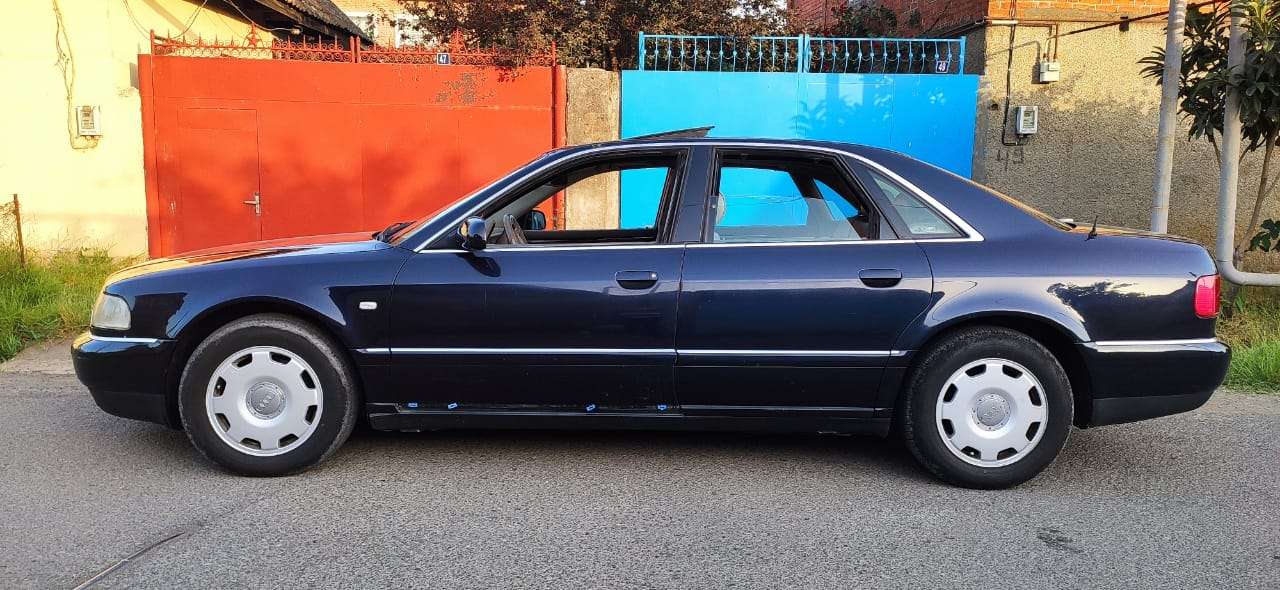 Audi A8, 2001 il, 3.7 L, 258 000 km