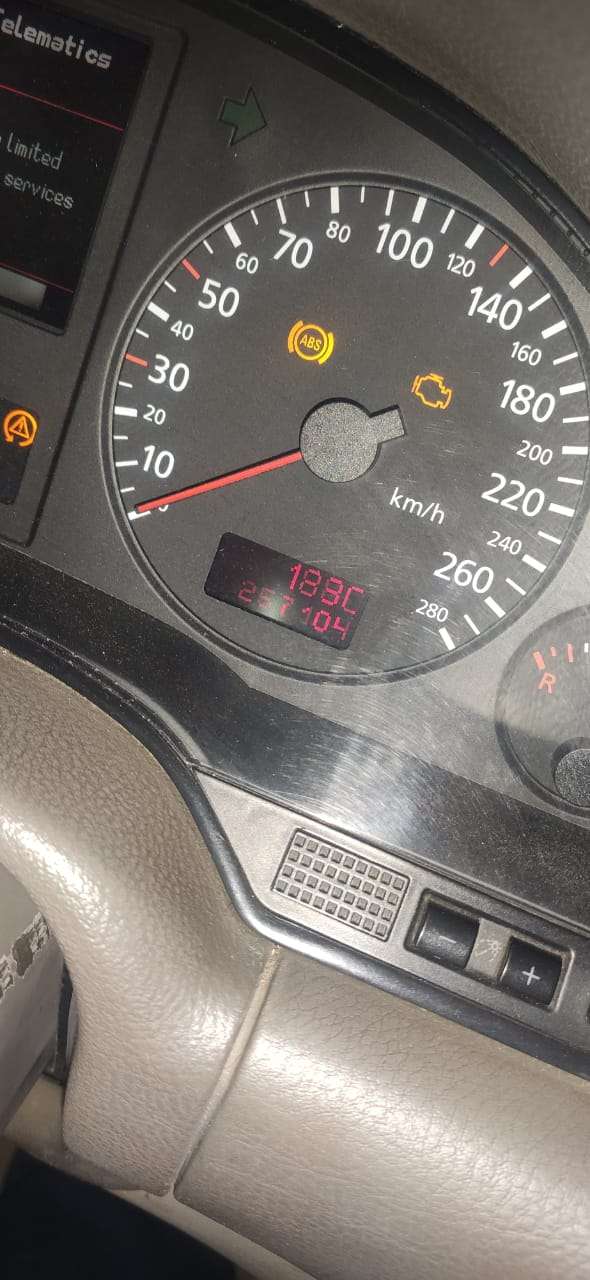 Audi A8, 2001 il, 3.7 L, 258 000 km