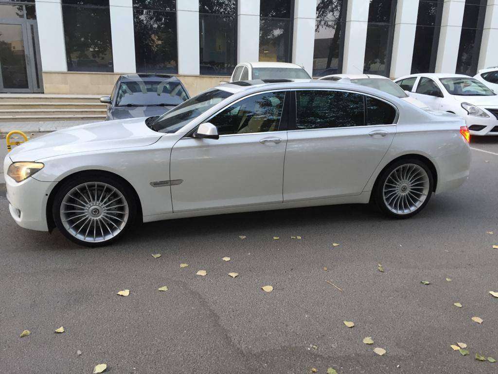 BMW 740, 2009 il, 3.0 L, 182 000 km