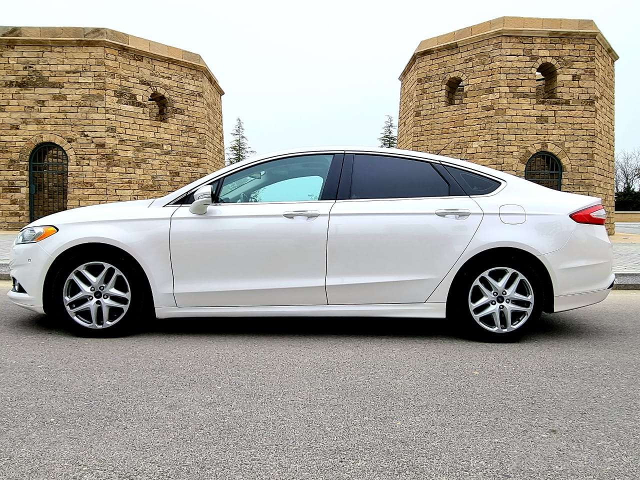 Ford Fusion, 2015 il, 1.5 L, 100 000 km