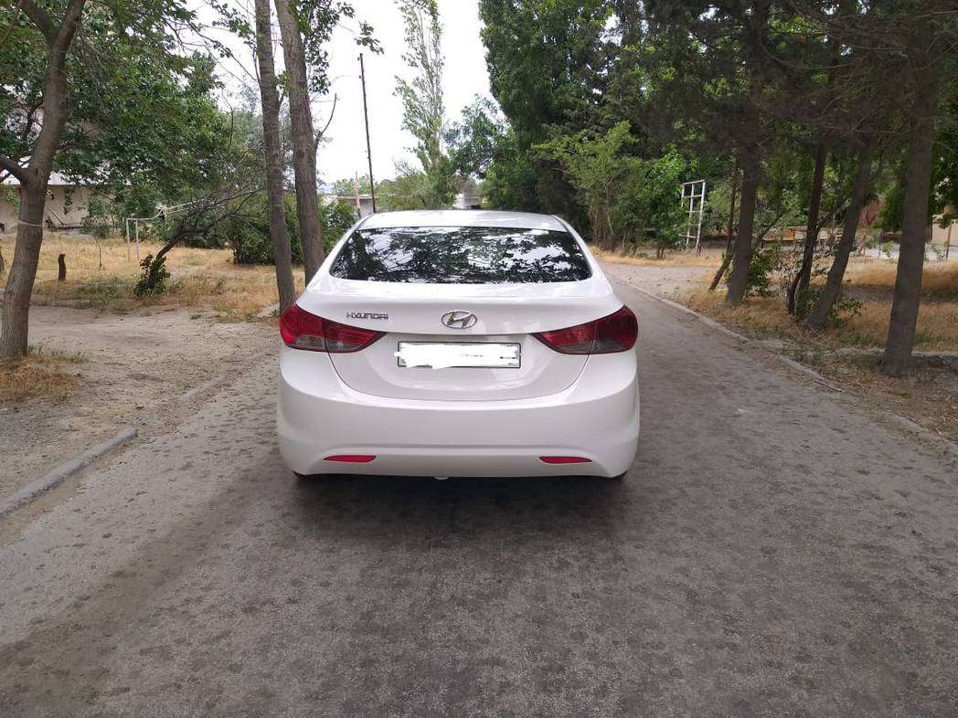 Hyundai Elantra, 2011 il, 1.8 L, 110 000 km
