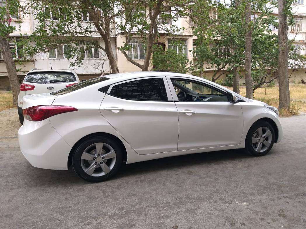 Hyundai Elantra, 2011 il, 1.8 L, 110 000 km