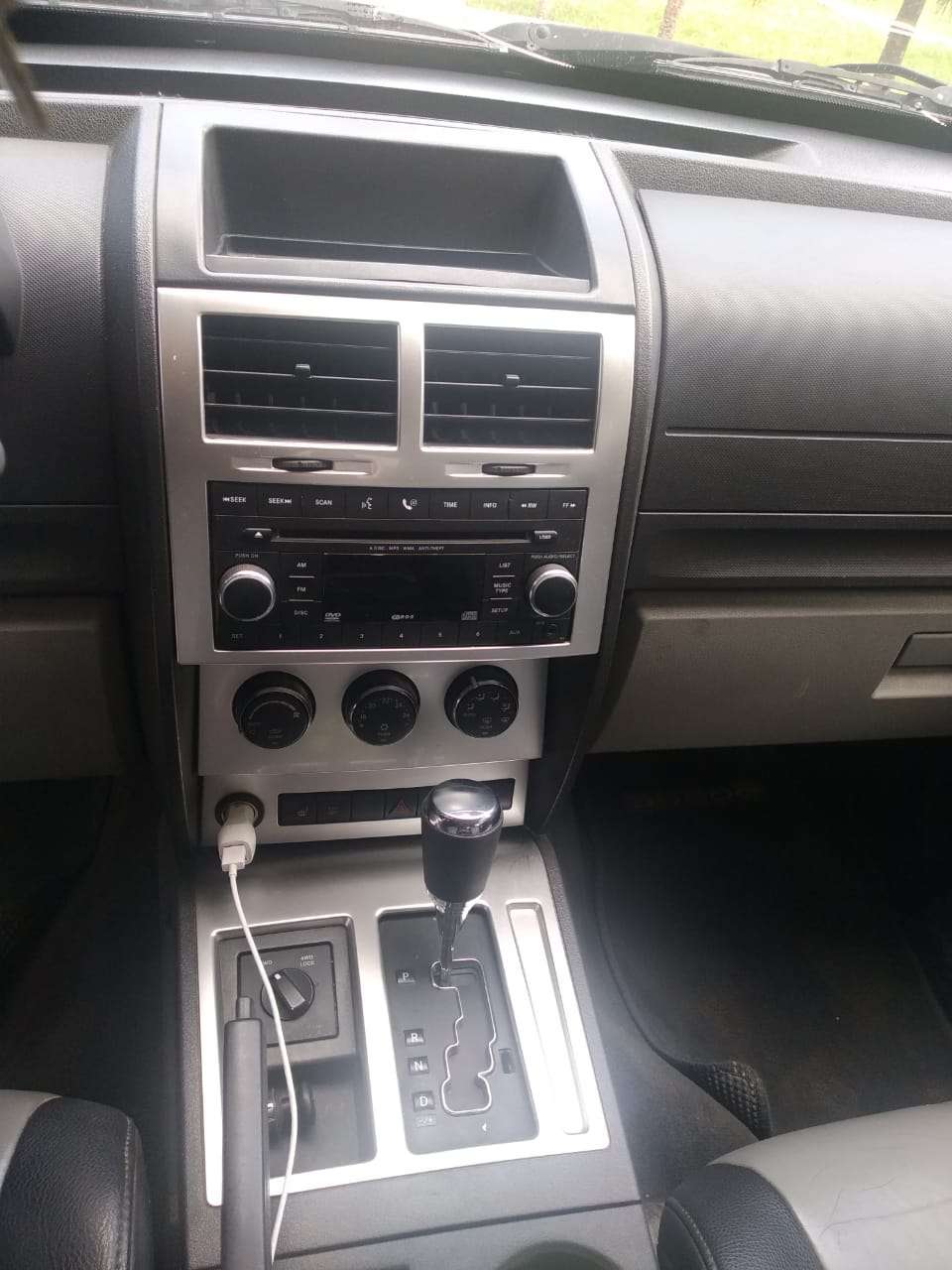 Dodge Nitro, 2008 il, 2.8 L, 270 000 km