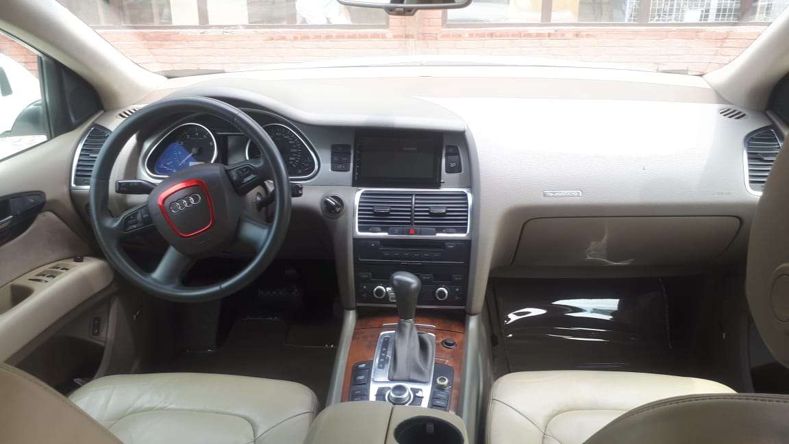 Audi Q7, 2008 il, 4.2 L, 220 000 km