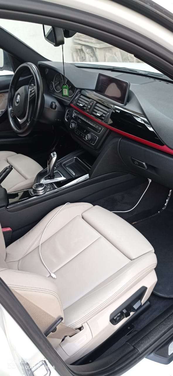 BMW 328, 2014 il, 2.0 L, 110 000 km